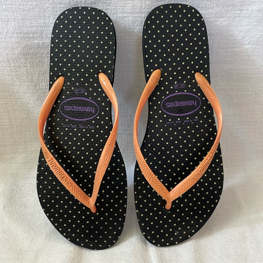 Havaianas Flip Flops black bottom with tan dots and orange straps. Size 39-40